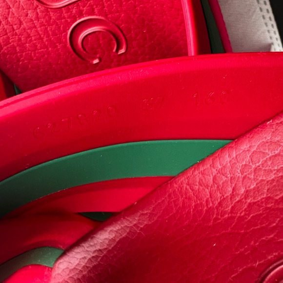 Gucci Red Green Striped Web Accent Rubber Sandals, IT37/US7 - Picture 16 of 16